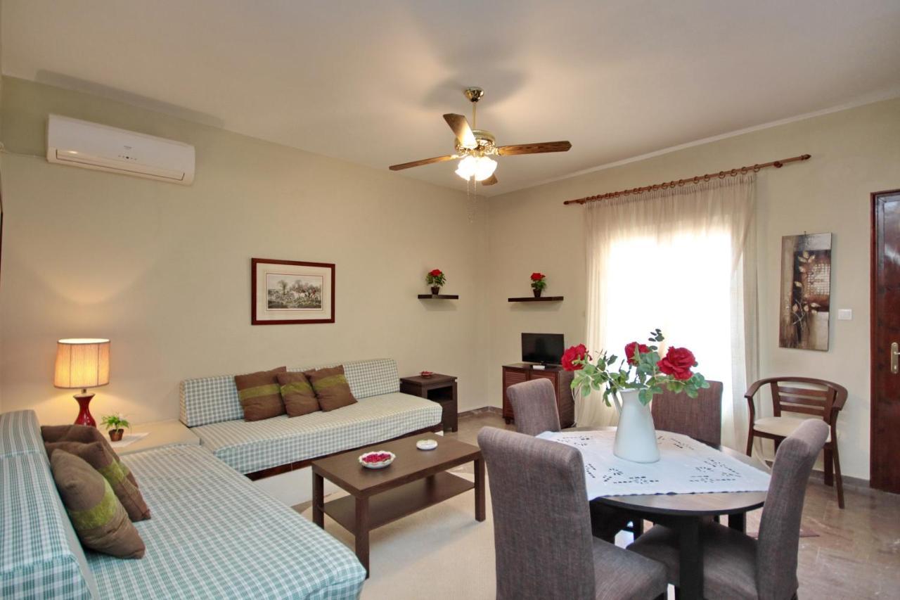 Aloe Luxury Apartments Porto Heli Extérieur photo