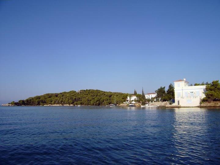 Aloe Luxury Apartments Porto Heli Extérieur photo